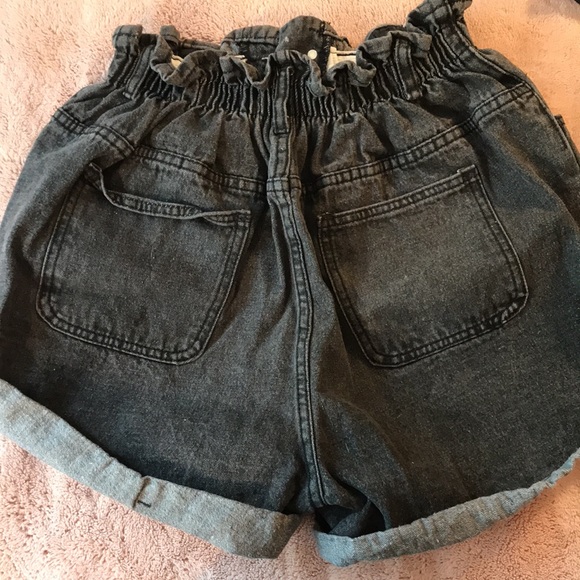 Charcoal colored jean shorts - Picture 2 of 2